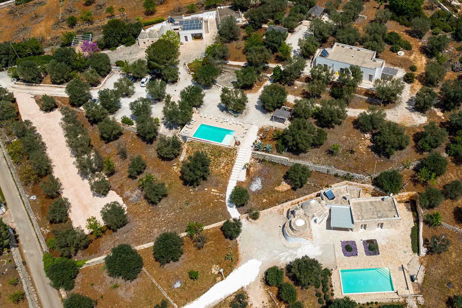 Resort con piscine e giardini ad Ostuni Trulli Le Icone